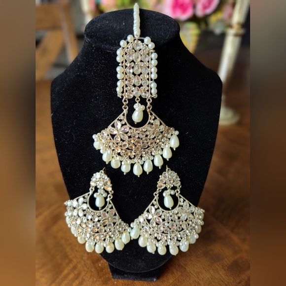 NWT White jhumka earrings set/ set of 3/ teeka & jhumka set/ INDIAN JEWELRY SET - Picture 3 of 9